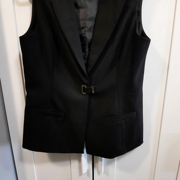 Menswear inspired Calvin Klein sleeveless jacket - Picture 4 of 6